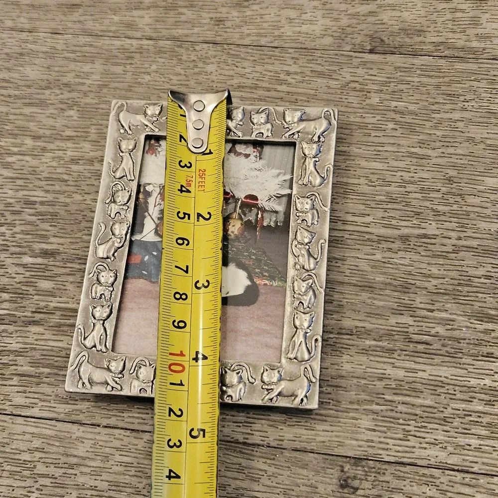VTG silver-tone pewter picture frame embossed sculpted cats whimsical playful